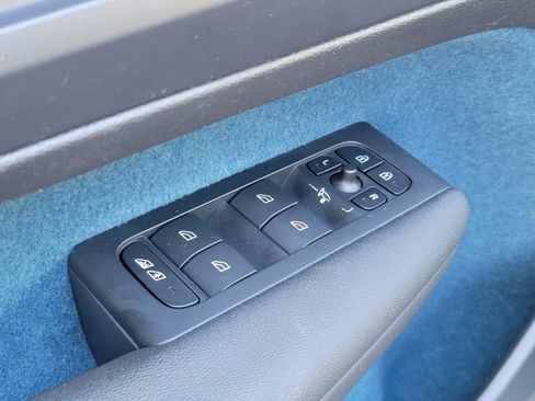 Used 2023 Volvo XC40 Recharge Ultimate image 28