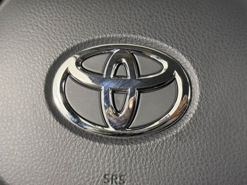 Used 2021 Toyota C-HR LE FWD image 20