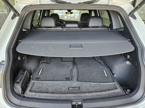 Used 2022 Volkswagen Tiguan SE R-Line AWD/4WD image 10