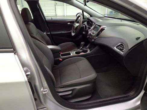 Used 2019 Chevrolet Cruze LS w/ LS Fleet Convenience Package image 29