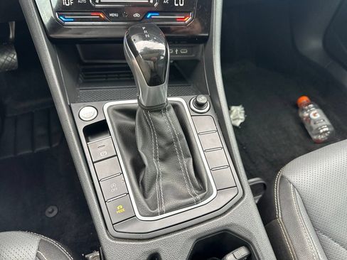 Used 2025 Volkswagen Jetta SEL FWD image 25