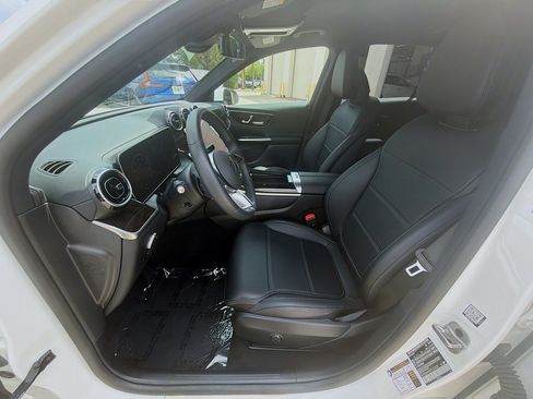 Used 2024 Mercedes-Benz GLC 300 4MATIC image 16