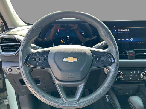 Used 2025 Chevrolet TrailBlazer LT AWD/4WD image 27