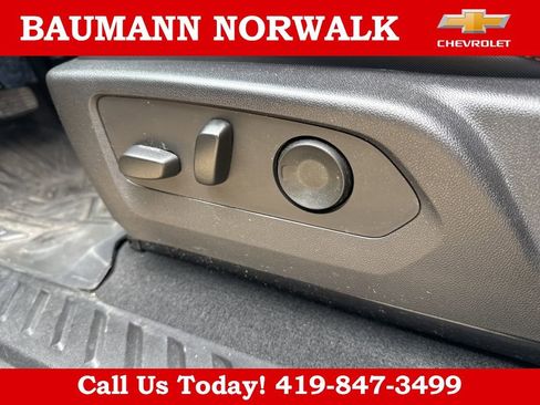 Used 2024 Chevrolet Colorado Z71 w/ Z71 Convenience Package 2 AWD/4WD image 16