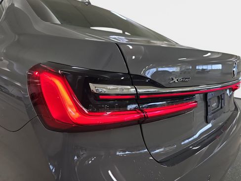 Used 2022 BMW 750i xDrive w/ Luxury Rear Seating Package AWD/4WD image 33