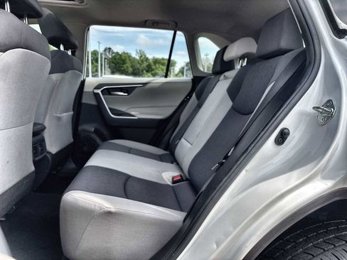 Used 2019 Toyota RAV4 XLE AWD/4WD image 4