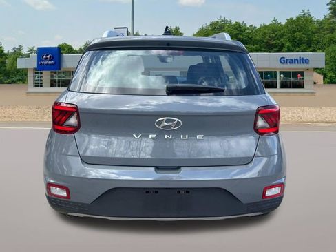 Certified 2022 Hyundai Venue SEL FWD image 5