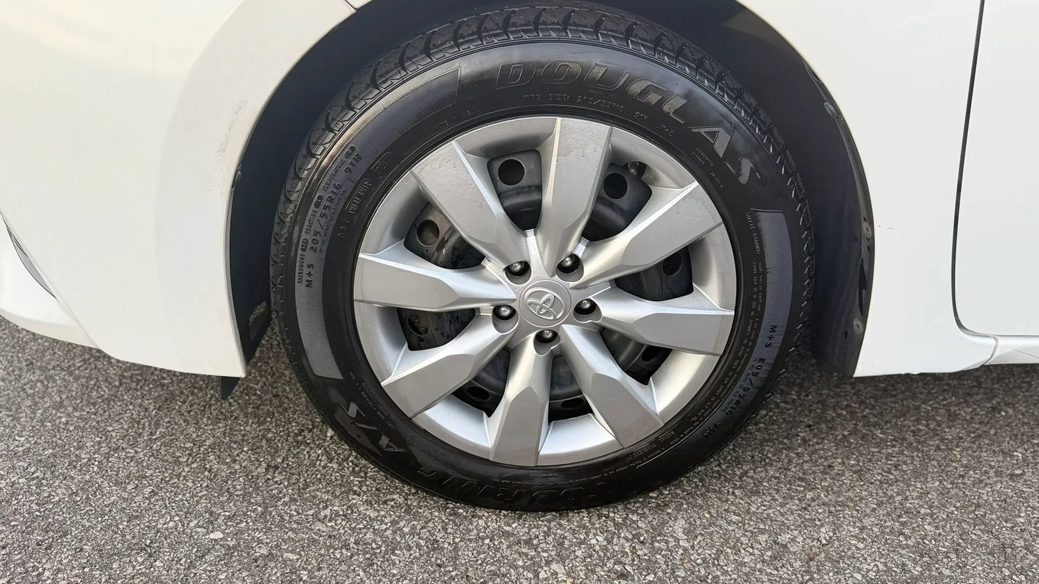 Used 2015 Toyota Corolla LE FWD image 35