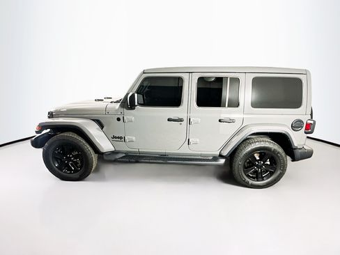 Used 2022 Jeep Wrangler Unlimited Sahara AWD/4WD image 4