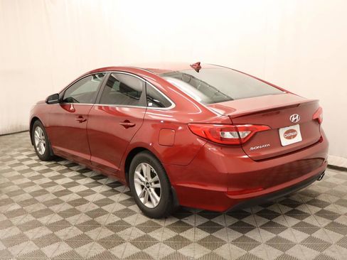 Used 2015 Hyundai Sonata SE w/ Option Group 09 FWD image 3