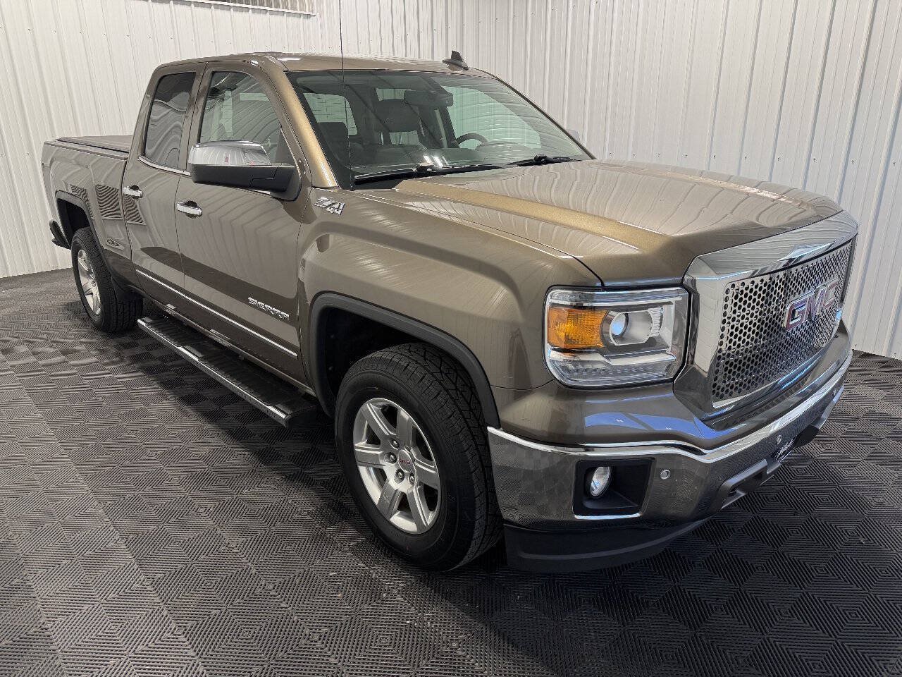 Used 2015 GMC Sierra 1500 SLT w/ SLT Preferred Package AWD/4WD image 2