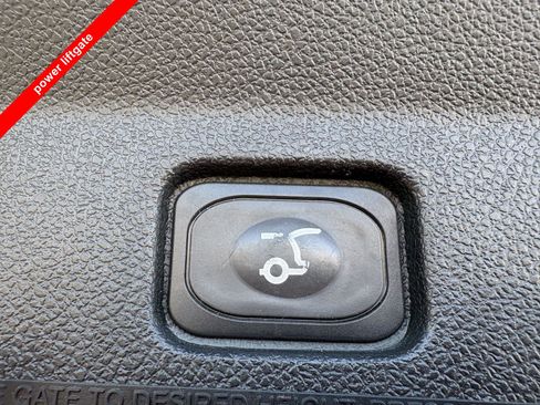 Used 2018 Ford Explorer XLT w/ Equipment Group 201A image 8