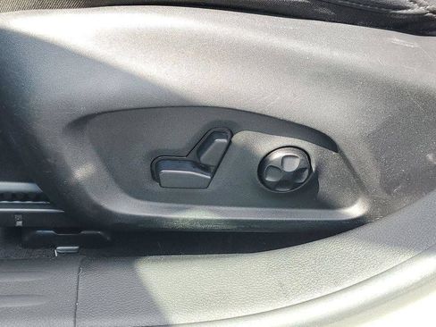Used 2018 Jeep Compass Latitude FWD image 6