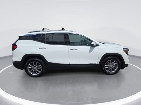 Used 2023 GMC Terrain SLT FWD image 2