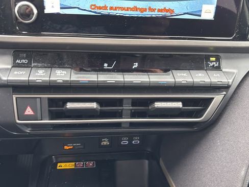 Used 2025 Toyota Camry LE image 27