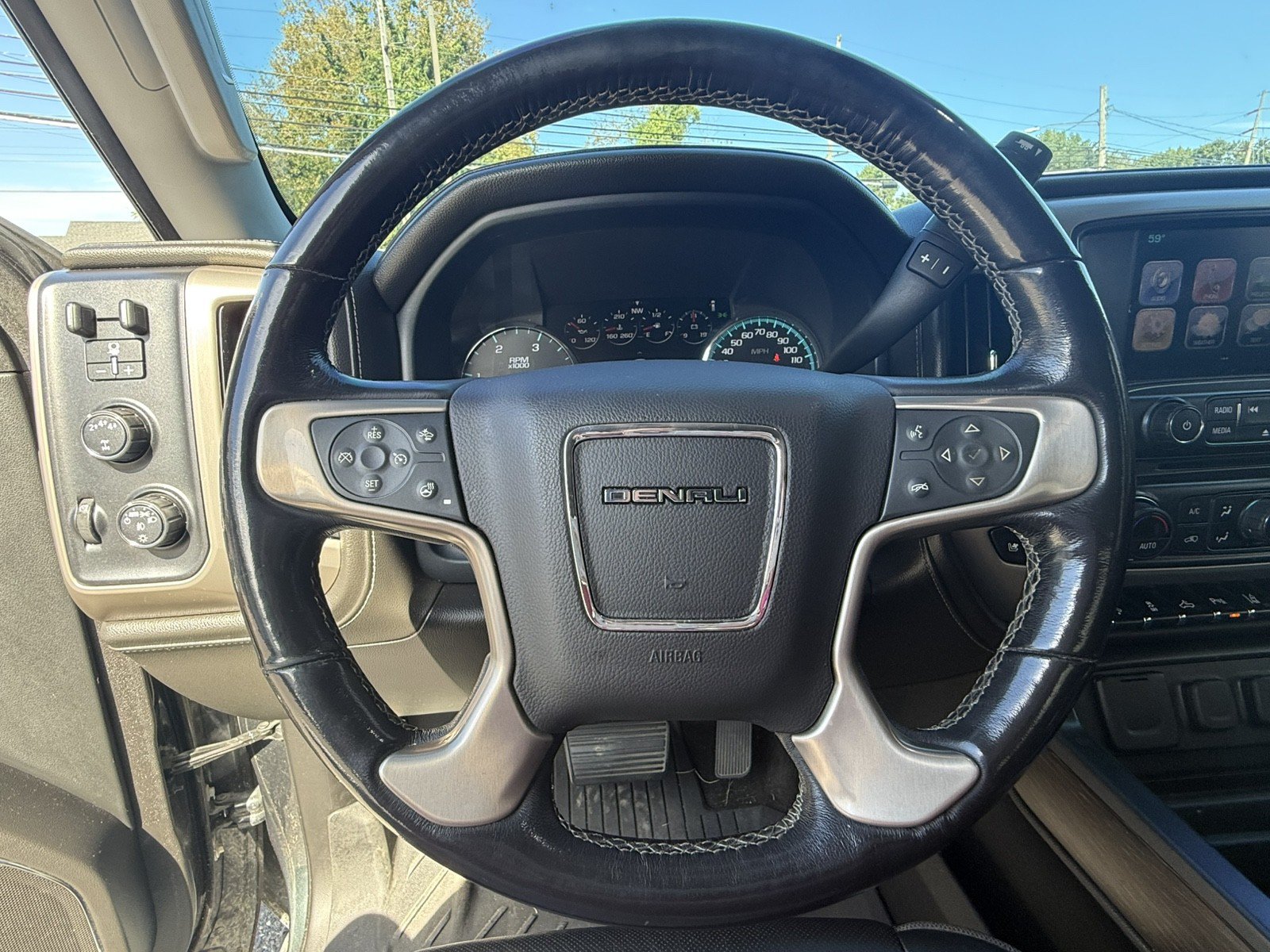 Used 2018 GMC Sierra 2500 Denali w/ Duramax Plus Package AWD/4WD image 17