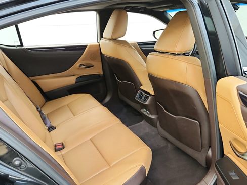 Used 2020 Lexus ES 300h w/ Premium Package FWD image 27