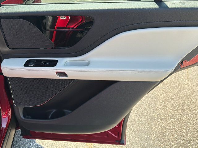 New 2027 Lincoln Aviator AWD w/ Jet Appearance Package image 17