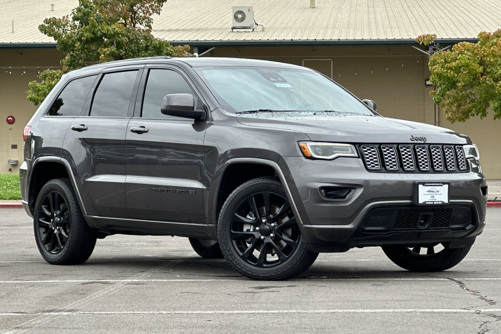 Used 2021 Jeep Grand Cherokee Laredo X AWD/4WD image 2