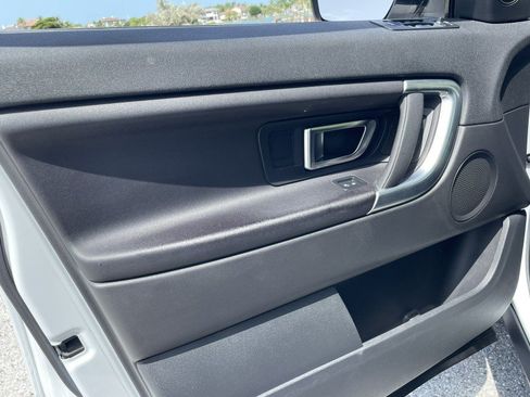 Used 2019 Land Rover Discovery Sport SE AWD/4WD image 25