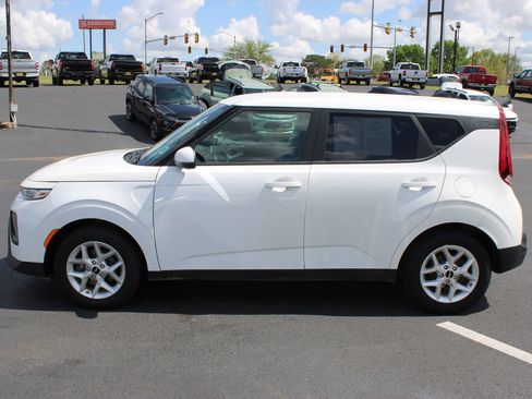 Used 2022 Kia Soul LX w/ Technology Package FWD image 5