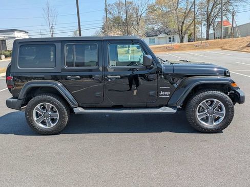 Used 2018 Jeep Wrangler Unlimited Sahara w/ LED Lighting Group AWD/4WD image 3