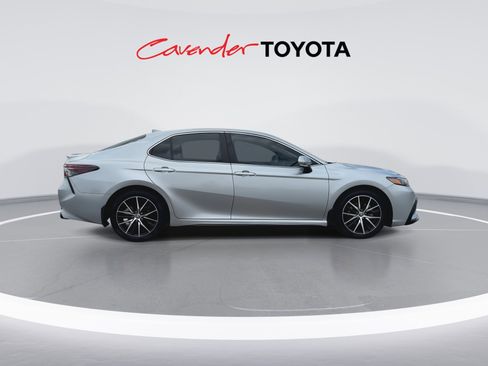 Used 2023 Toyota Camry SE image 8