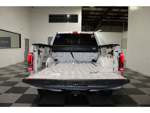 Used 2017 Ford F150 Platinum w/ Equipment Group 701A Luxury image 21