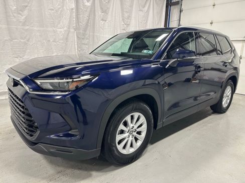Used 2025 Toyota Grand Highlander XLE image 3