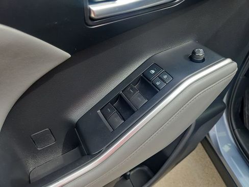 Used 2022 Toyota Highlander XLE image 23