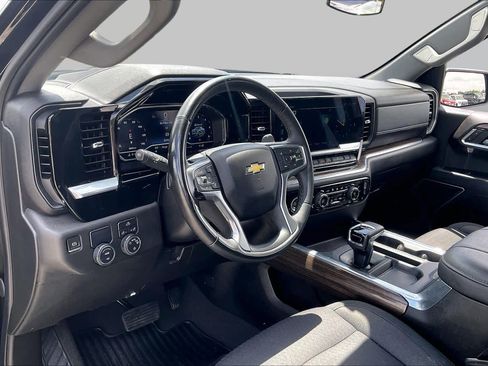 Used 2023 Chevrolet Silverado 1500 LT RWD image 17