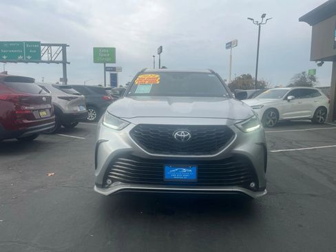 Used 2024 Toyota Highlander XSE image 2