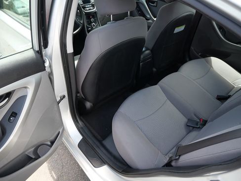 Used 2015 Hyundai Elantra SE FWD image 18