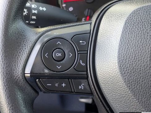 Used 2022 Toyota RAV4 LE image 20