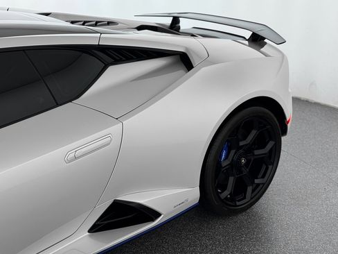 Used 2023 Lamborghini Huracan Tecnica image 42