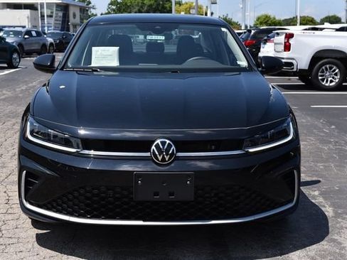 Used 2025 Volkswagen Jetta SE w/ Sunroof Package FWD image 4
