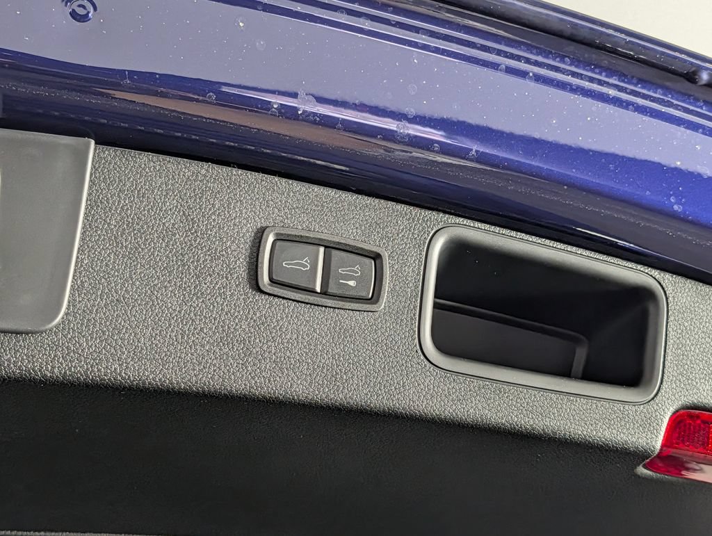 Certified 2026 Porsche Macan AWD/4WD image 18