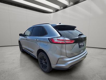 Used 2022 Ford Edge SE w/ Black Appearance Package