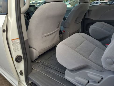 Used 2020 Toyota Sienna LE image 20