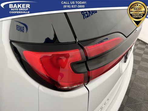 Used 2024 Chrysler Pacifica Limited image 38