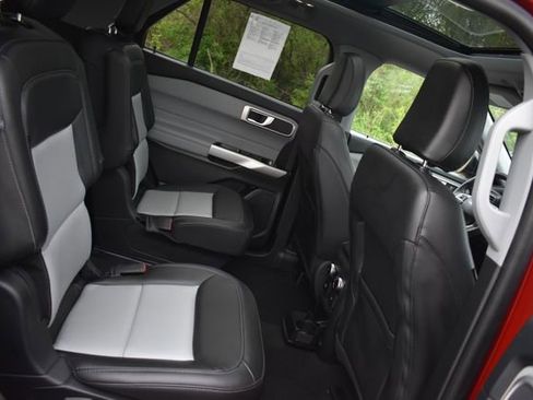 Used 2024 Ford Explorer XLT w/ Equipment Group 202A AWD/4WD image 15