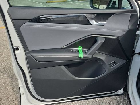 New 2026 Volkswagen Tiguan SE FWD image 11