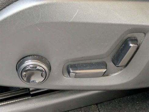 Used 2016 Volvo XC90 T6 Momentum w/ Momentum Plus Package image 25