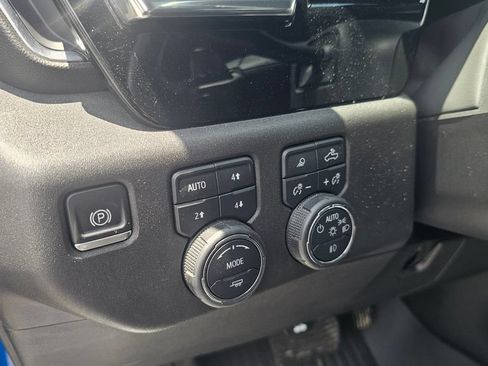 Used 2022 Chevrolet Silverado 1500 LT Trail Boss w/ LT Trail Boss Premium Package AWD/4WD image 11