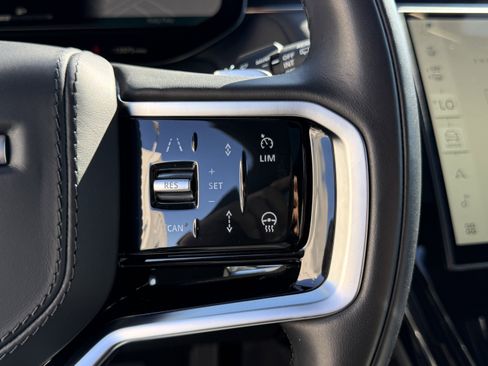 Used 2025 Land Rover Range Rover Sport SE image 22