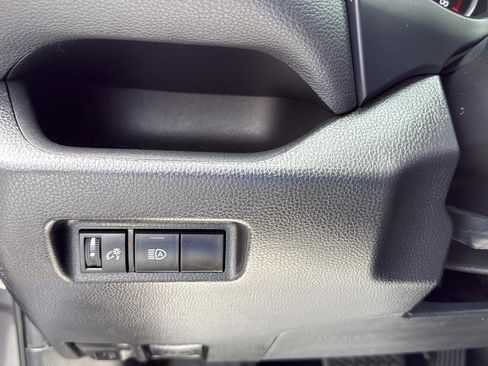 Used 2021 Toyota RAV4 XLE AWD/4WD image 18