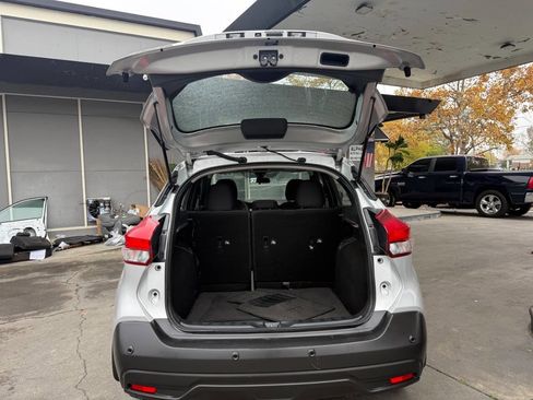 Used 2020 Nissan Kicks S image 12