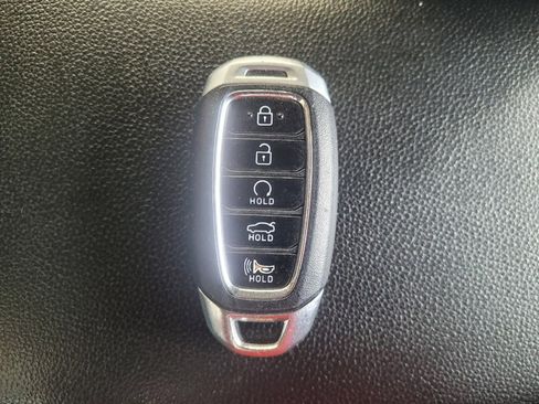 Used 2022 Hyundai Elantra SEL image 32