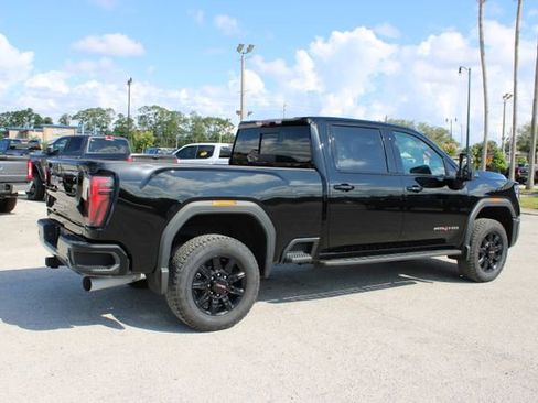 Used 2025 GMC Sierra 2500 AT4 w/ AT4 Premium Plus Package AWD/4WD image 13