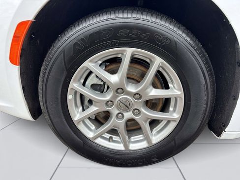 Used 2025 Chrysler Pacifica Select FWD image 7